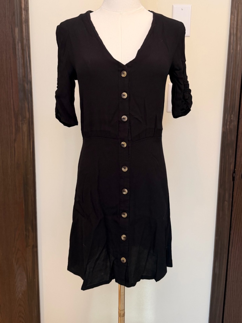 H&M Black Button-Front V-Neck Ruched Short Sleeve Dress